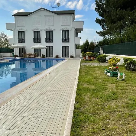 Hotgarden Tatil Villalari *